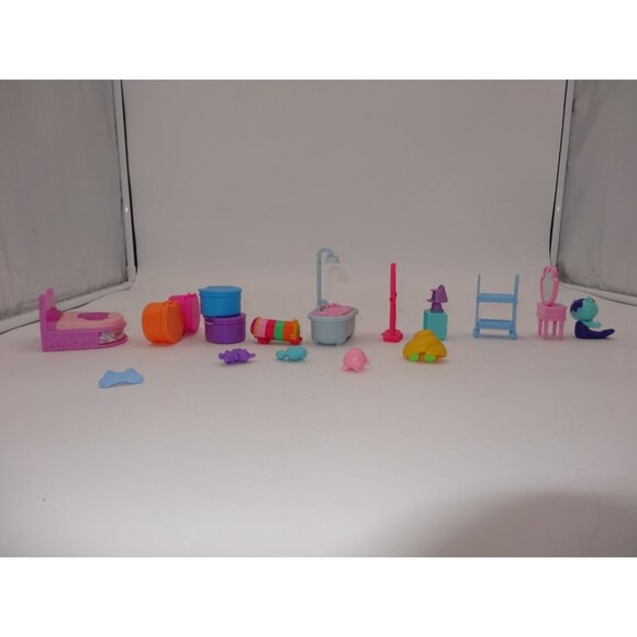 Gabby's Dollhouse Sweet Dreams Bedroom Playset and Primp and Pamper Bathroom - Picture 15 of 16